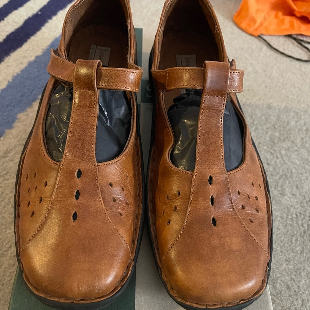 Josef Siebel T Strap womens 41 saddle color